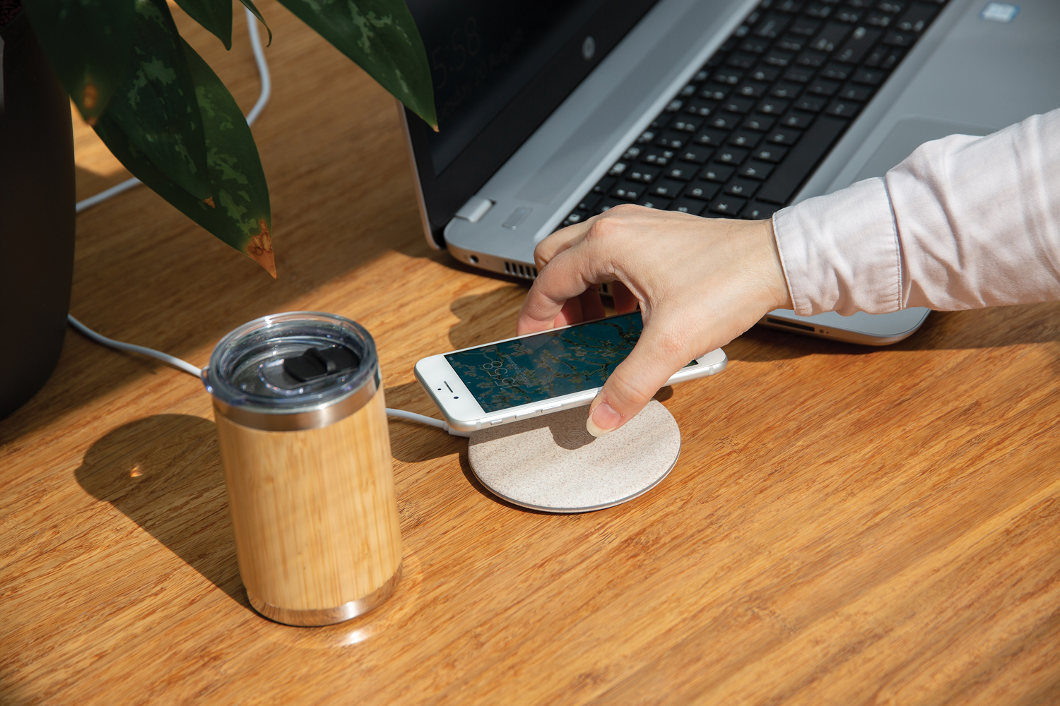 Док-станция для беспроводной зарядки Wheat Straw, 5 Вт Док-станция для беспроводной зарядки Wheat Straw, 5 Вт