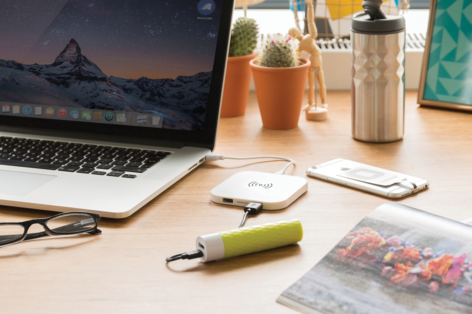 Док-станция для беспроводной зарядки, 5 Вт Док-станция для беспроводной зарядки, 5 Вт