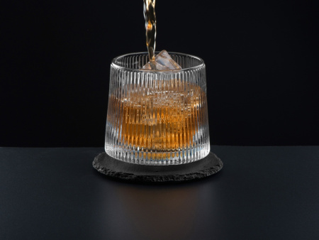 Вращающийся бокал для виски на сланцевом костере Ventura