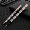 Набор Pierre Cardin коллекция ПАРА (PEN&PEN) : ручка шариковая + роллер, корпус - латунь. Отделка - стальное матовое покрытие. Детали дизайна - позолота. Цвет - стальной.