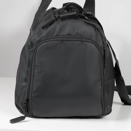 Сумка спортивная "Gym"; чёрная; 45х21х20 см;  из водостойкого материала.