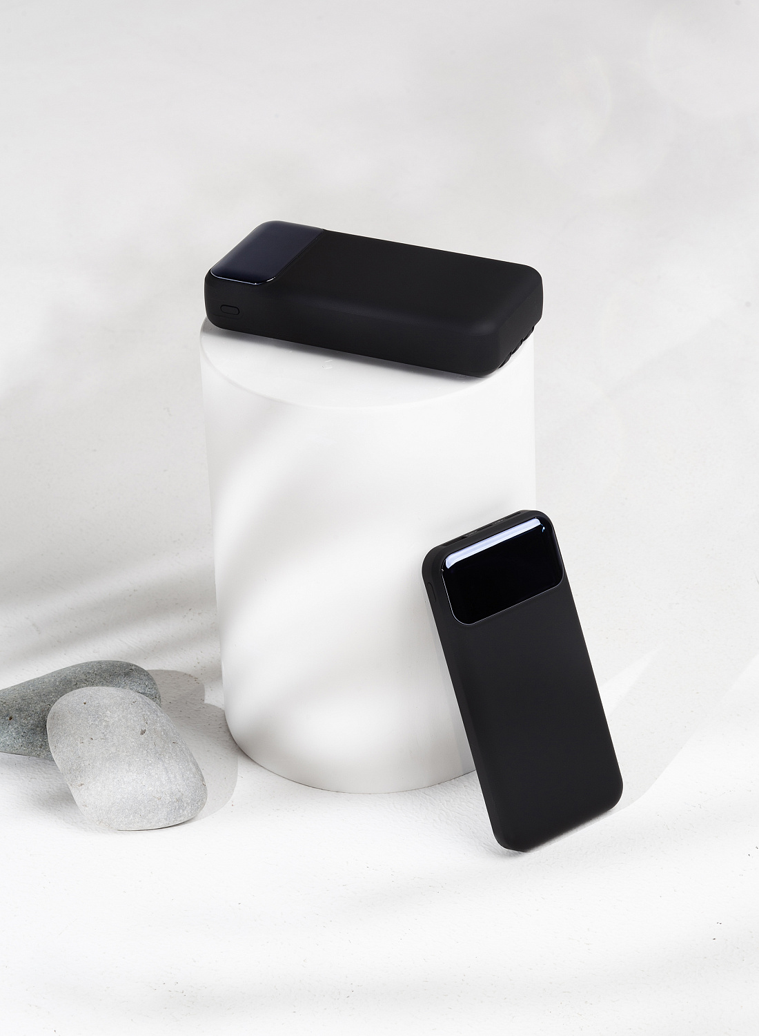 Зарядное (22.5W) устройство "Top Grade SOFTTOUCH" 20000 mAh с подсветкой логотипа, встроенными кабелями и цифровым индикатором заряда Зарядное (22.5W) устройство "Top Grade SOFTTOUCH" 20000 mAh с подсветкой логотипа, встроенными кабелями и цифровым индикатором заряда