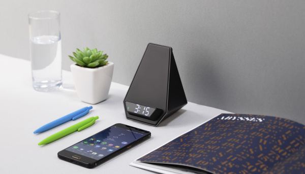 Настольная Bluetooth колонка (3Вт) "Smart Pyramid" с часами и беспроводным (15W) зарядным устройством, с подсветкой логотипа Настольная Bluetooth колонка (3Вт) "Smart Pyramid" с часами и беспроводным (15W) зарядным устройством, с подсветкой логотипа