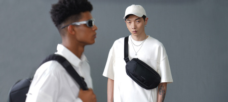 Наплечная сумка KORIN FlipSling 32х16х10 см, черная