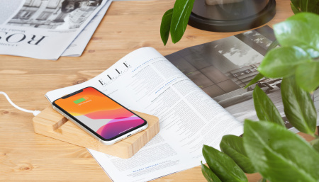 Беспроводное (10W) зарядное устройство "Bamboo Power" 5000 mAh с подставкой под смартфон, бамбук Беспроводное (10W) зарядное устройство "Bamboo Power" 5000 mAh с подставкой под смартфон, бамбук