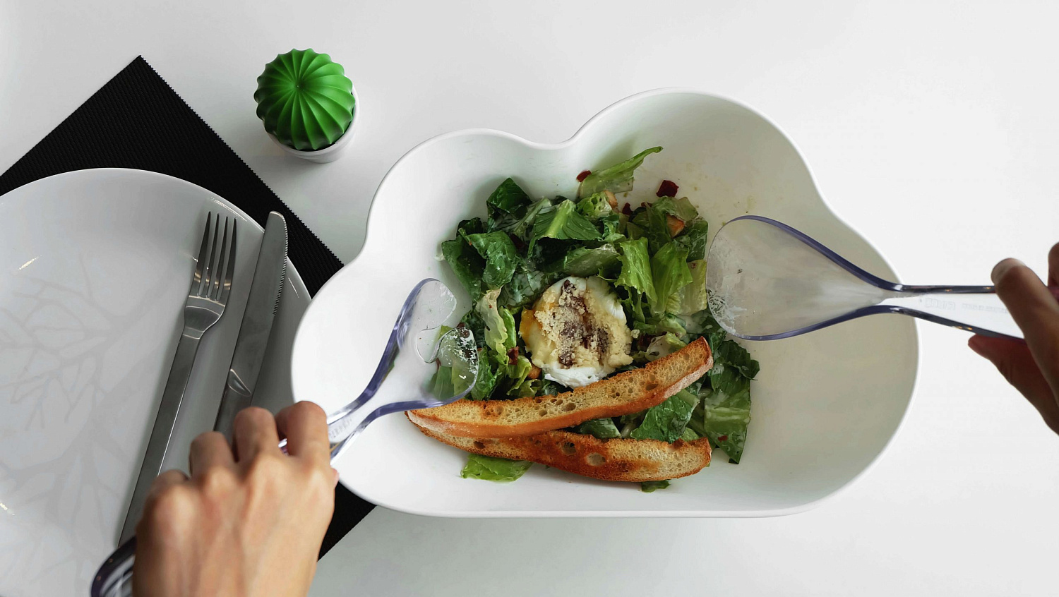 САЛАТНИЦА С ЛОЖКАМИ SPARROW, белая/зеленая