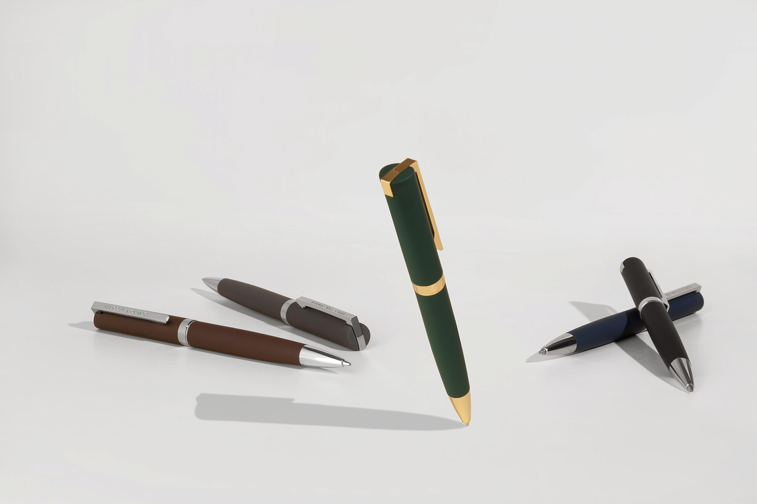 РУЧКА  "MILANO" ШАРИКОВАЯ  АВТОМАТИЧЕСКАЯ, ЗЕЛЕНЫЙ МЕТАЛЛИЧЕСКИЙ КОРПУС 1.0 ММ, СИНЯЯ