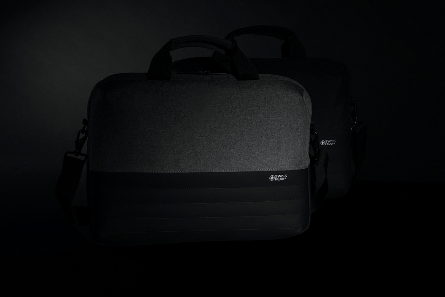 Сумка для ноутбука Swiss Peak с RFID-защитой из rPET AWARE™, 15,6’’