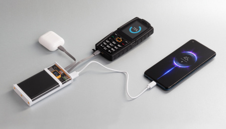 Зарядное (22.5W) устройство "Link" 10000 mAh с прозрачным корпусом, цифровым индикатором заряда и встроенными Type-C/Lightning кабелями Зарядное (22.5W) устройство "Link" 10000 mAh с прозрачным корпусом, цифровым индикатором заряда и встроенными Type-C/Lightning кабелями