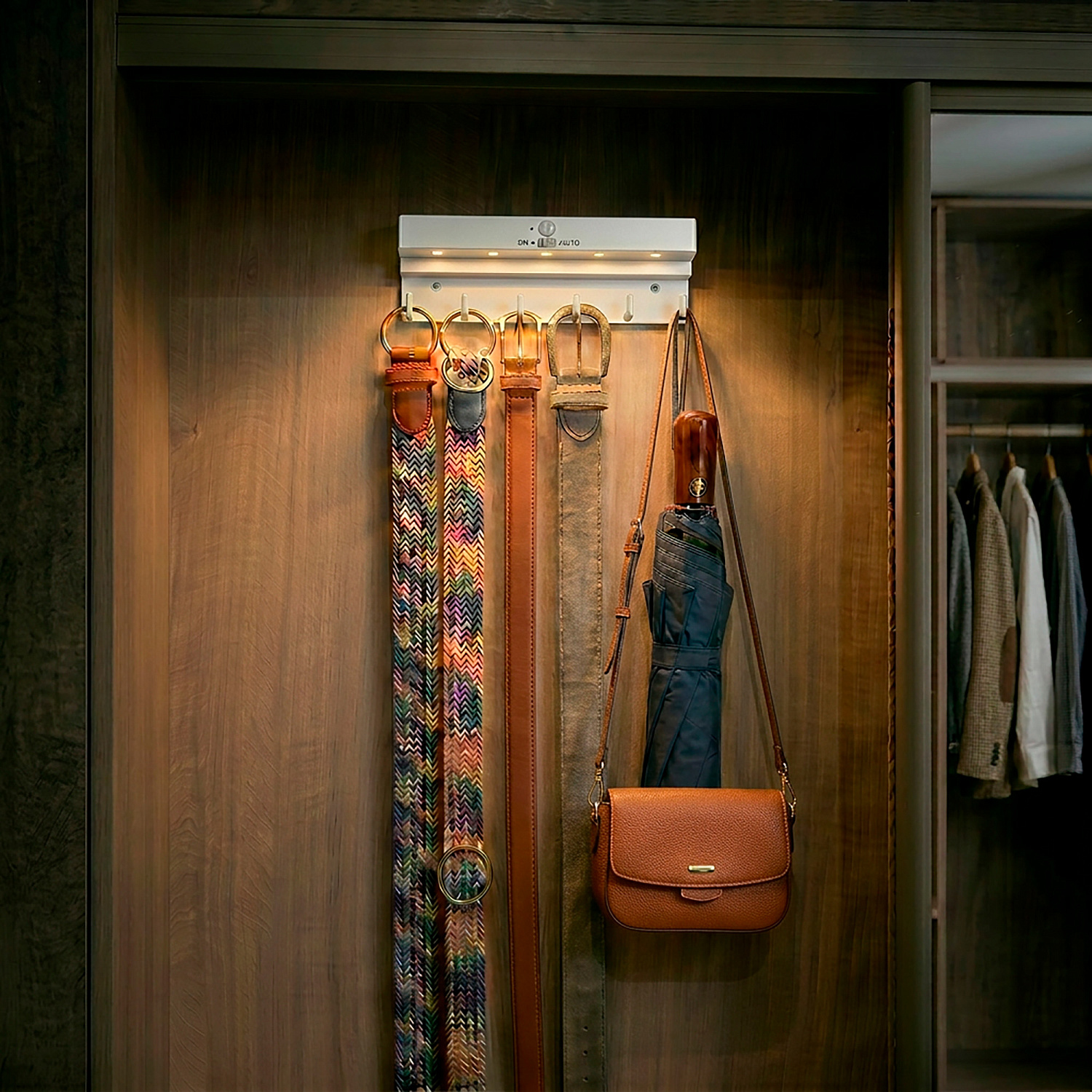 Ключница "KeyHub" с подсветкой