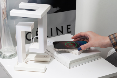 Левитирующая настольная лампа "Twin" с функцией беспроводной зарядки Левитирующая настольная лампа "Twin" с функцией беспроводной зарядки