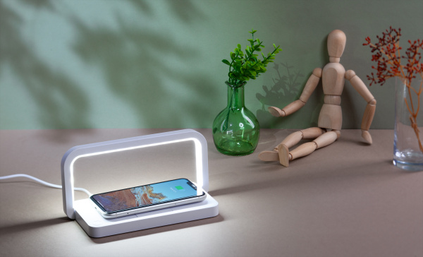 Лампа складная "Smart Light" с беспроводным (10W) зарядным устройством и подставкой для смартфона Лампа складная "Smart Light" с беспроводным (10W) зарядным устройством и подставкой для смартфона