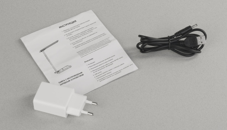 Лампа с беспроводным зарядным устройством "High Light" Лампа с беспроводным зарядным устройством "High Light"