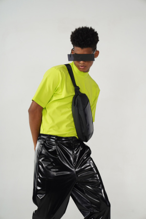 Наплечная сумка KORIN FlipSling 32х16х10 см, черная