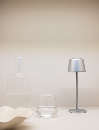 Настольная лампа Zenic из переработанного пластика RCS