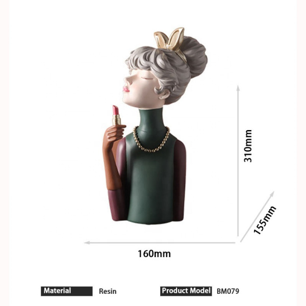 Статуэтка  &quot;Девушка с помадой&quot;