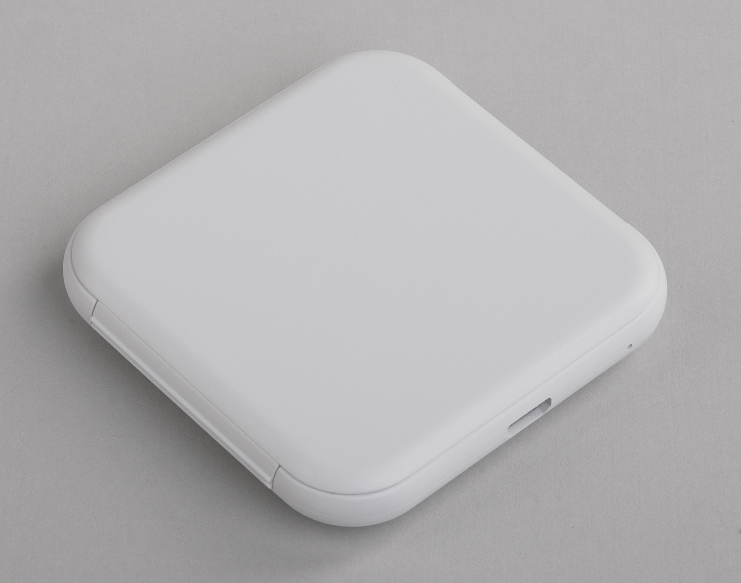 Настольное беспроводное зарядное устройство-подставка "Satellite" Настольное беспроводное зарядное устройство-подставка "Satellite"