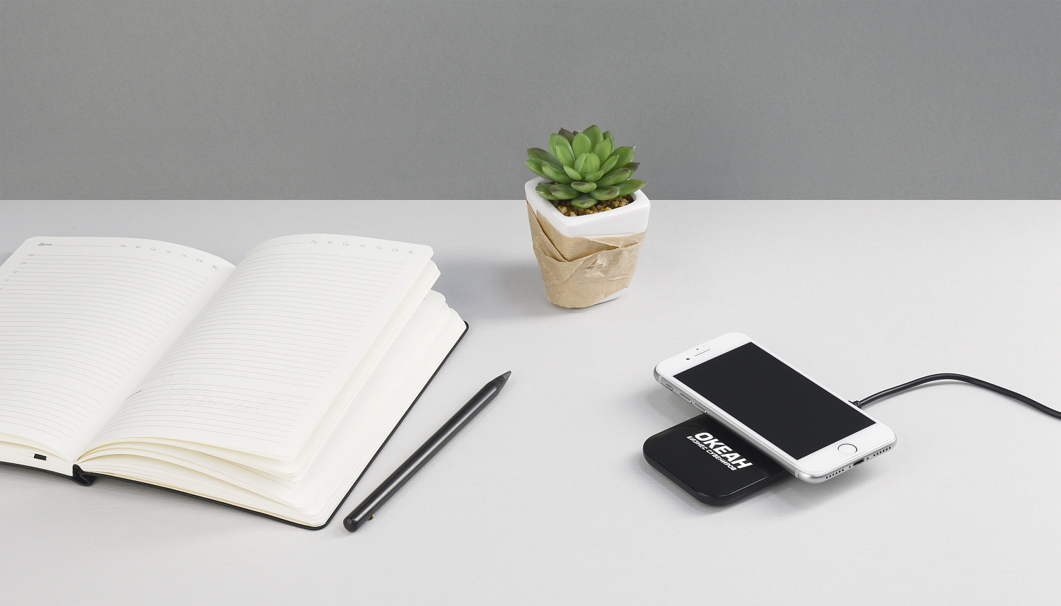 Настольное беспроводное зарядное устройство "Moonlight" c подсветкой логотипа Настольное беспроводное зарядное устройство "Moonlight" c подсветкой логотипа