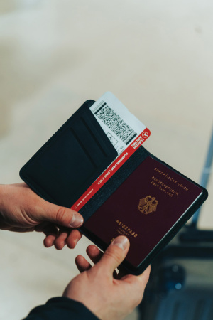 Обложка для паспорта Travelfinder с технологией Find My Обложка для паспорта Travelfinder с технологией Find My