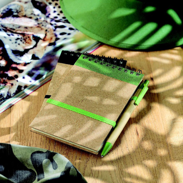 Блокнот с ручкой