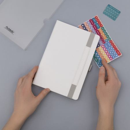 Ежедневник Galaxy недатированный, жесткая обложка, срез голограф. фольга, белый