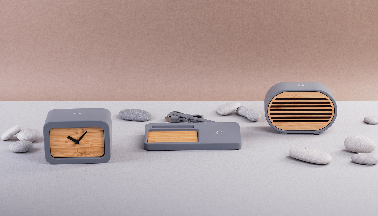 Часы "Stonehenge" с беспроводным зарядным устройством, камень/бамбук Часы "Stonehenge" с беспроводным зарядным устройством, камень/бамбук