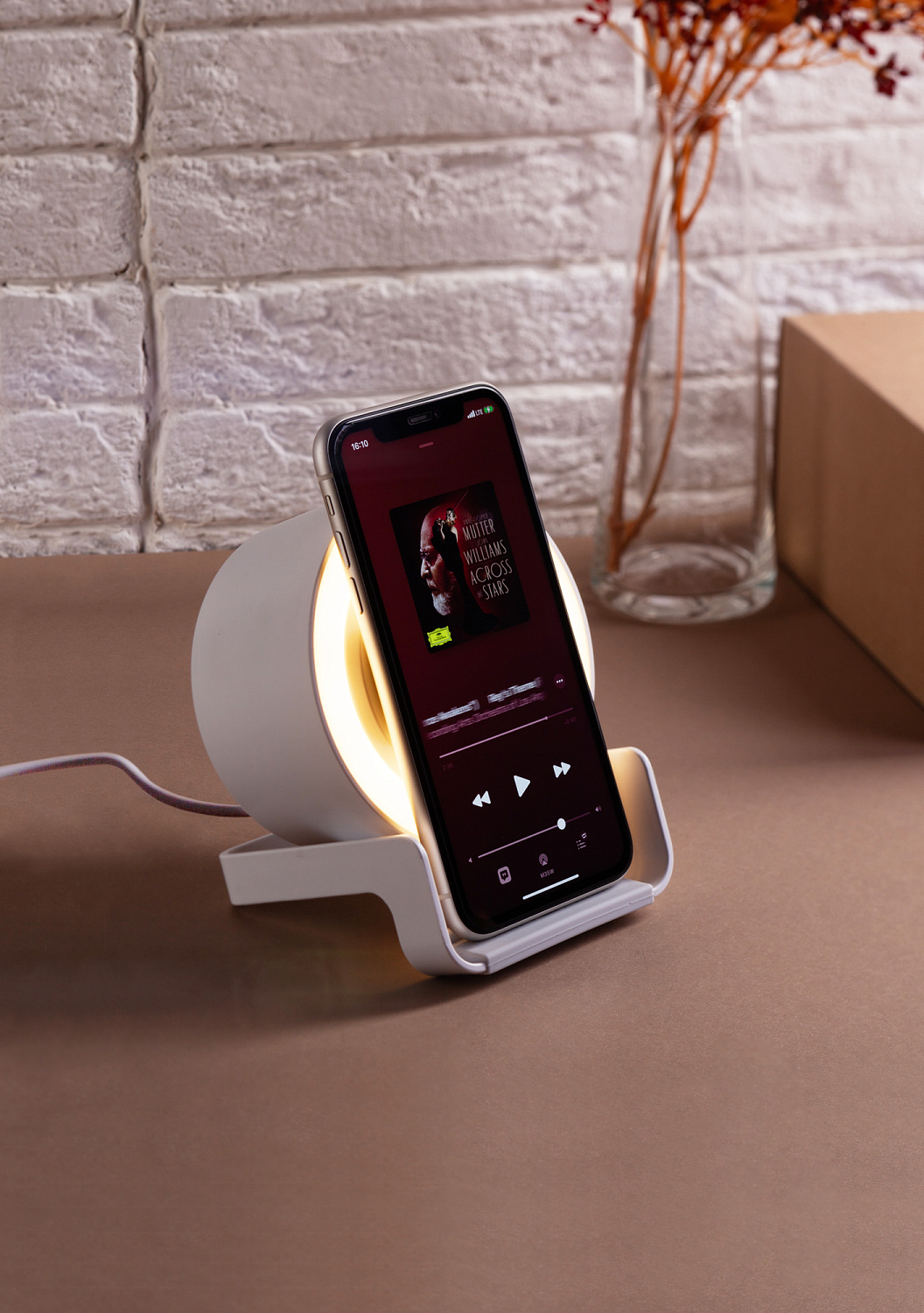 Bluetooth колонка-подставка "Smart Sound" с беспроводным (10W) зарядным устройством и лампой Bluetooth колонка-подставка "Smart Sound" с беспроводным (10W) зарядным устройством и лампой