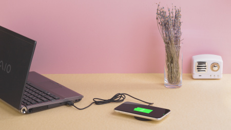 Магнитное беспроводное (15W) зарядное устройство "Magic SOFTTOUCH", покрытие soft touch Магнитное беспроводное (15W) зарядное устройство "Magic SOFTTOUCH", покрытие soft touch