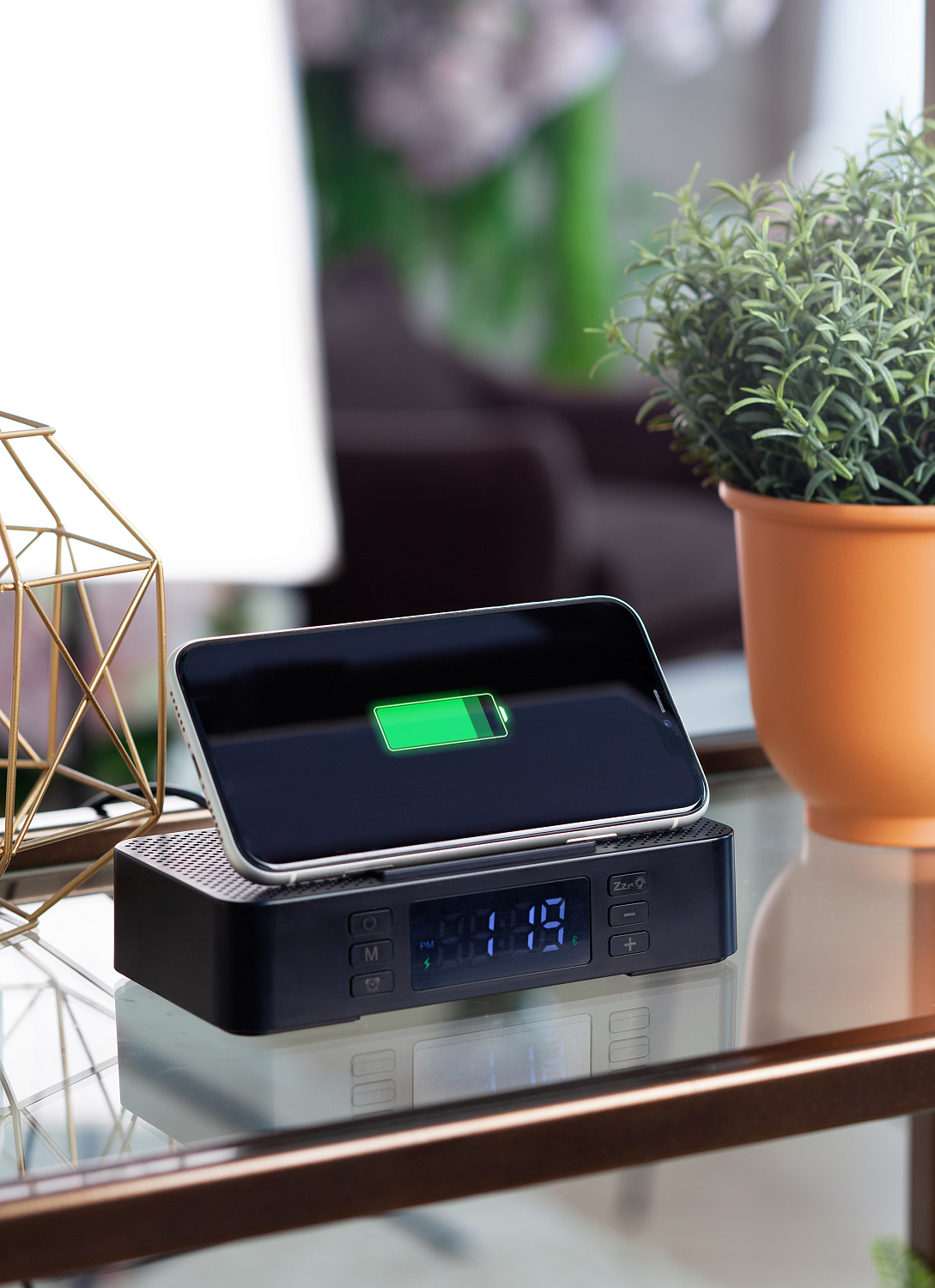 Настольные часы "Smart Box" с bluetooth колонкой (2х3Вт), беспроводным (15W) зарядным устройством и складной подставкой под смартфон Настольные часы "Smart Box" с bluetooth колонкой (2х3Вт), беспроводным (15W) зарядным устройством и складной подставкой под смартфон