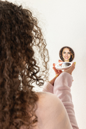 Зеркало для макияжа Lumora из переработанного пластика RCS Зеркало для макияжа Lumora из переработанного пластика RCS