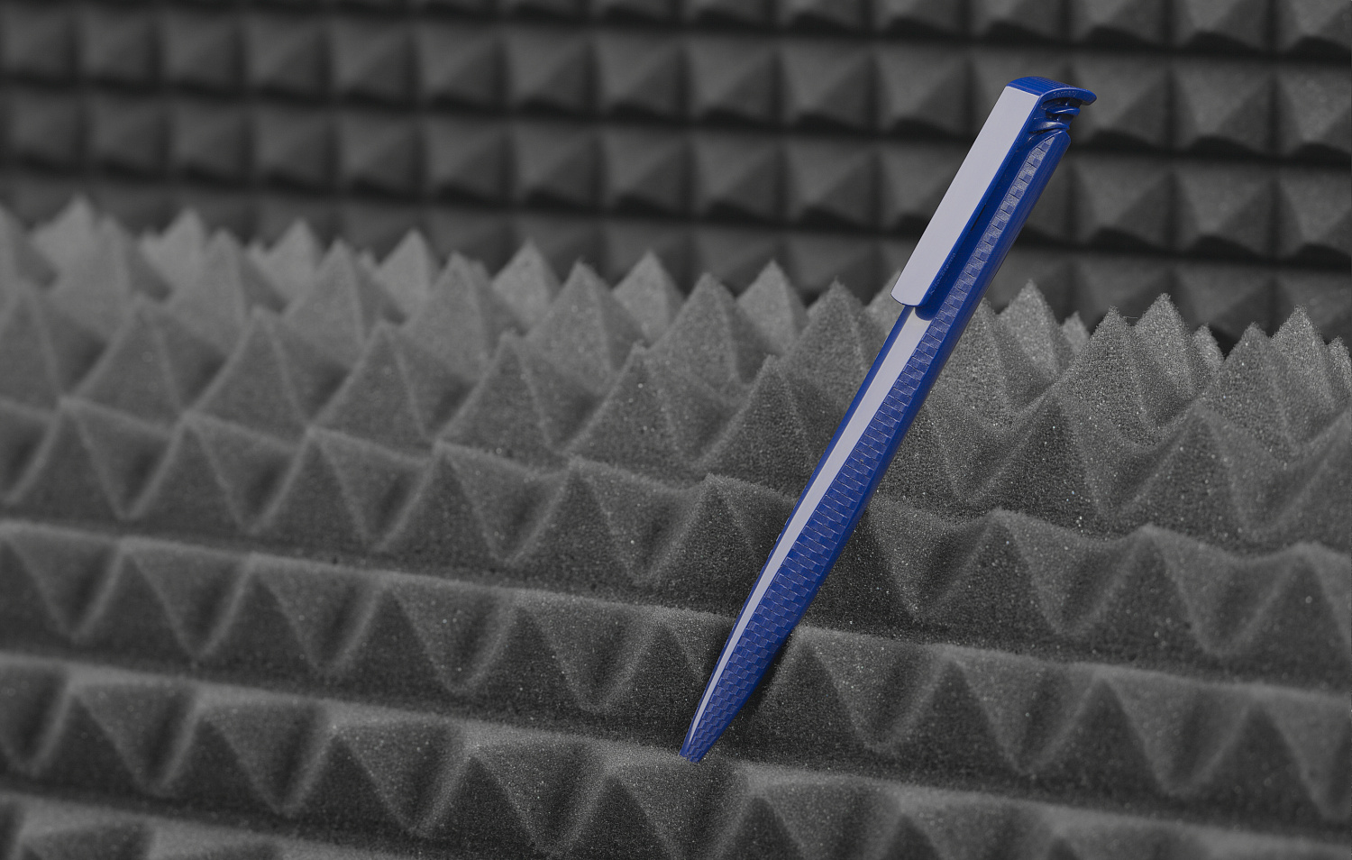 Ручка шариковая TRIAS CARBON, белый