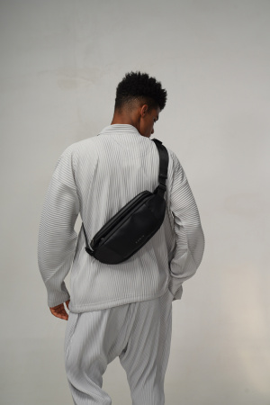 Наплечная сумка KORIN FlipSling 32х16х10 см, черная