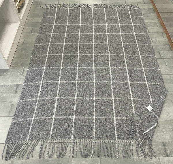 Плед акриловый Super Soft Square размер 120*160 см, темно-серый в клетку, плотность 415гр/м2,  в подарочной белой крафтовой коробке с окошком