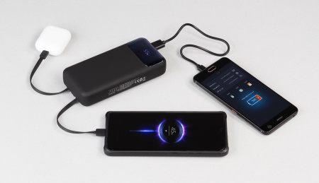 Зарядное (22.5W) устройство "Top Grade SOFTTOUCH" 20000 mAh с подсветкой логотипа, встроенными кабелями и цифровым индикатором заряда Зарядное (22.5W) устройство "Top Grade SOFTTOUCH" 20000 mAh с подсветкой логотипа, встроенными кабелями и цифровым индикатором заряда