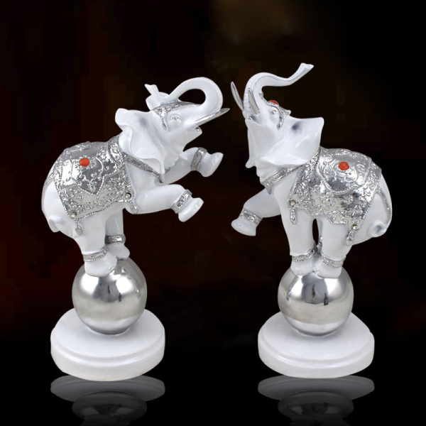 Набор статуэток &quot;Слоны на шарах&quot;