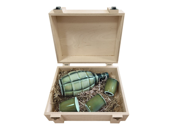 Набор День Победы: штоф Граната-лимонка 500 мл, 3 стопки