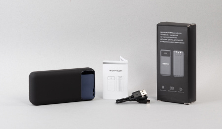 Зарядное (22.5W) устройство "Top Grade SOFTTOUCH" 20000 mAh с подсветкой логотипа, встроенными кабелями и цифровым индикатором заряда Зарядное (22.5W) устройство "Top Grade SOFTTOUCH" 20000 mAh с подсветкой логотипа, встроенными кабелями и цифровым индикатором заряда