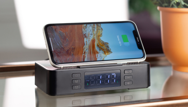 Настольные часы "Smart Box" с bluetooth колонкой (2х3Вт), беспроводным (15W) зарядным устройством и складной подставкой под смартфон Настольные часы "Smart Box" с bluetooth колонкой (2х3Вт), беспроводным (15W) зарядным устройством и складной подставкой под смартфон