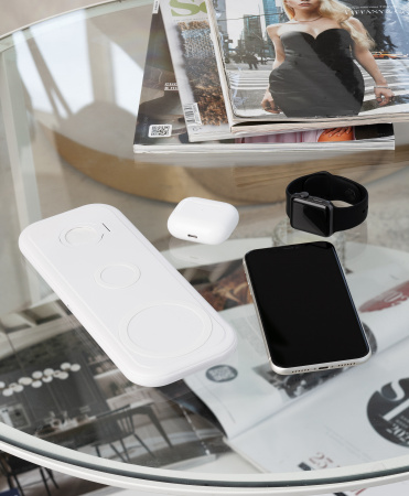 Настольная беспроводная (15W) зарядная станция "Snow Board" для смартфона, часов и наушников Настольная беспроводная (15W) зарядная станция "Snow Board" для смартфона, часов и наушников