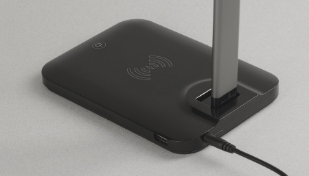 Лампа с беспроводным зарядным устройством "High Light" Лампа с беспроводным зарядным устройством "High Light"