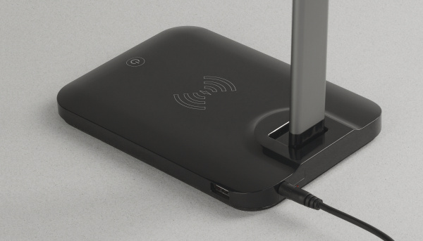 Лампа с беспроводным зарядным устройством "High Light" Лампа с беспроводным зарядным устройством "High Light"