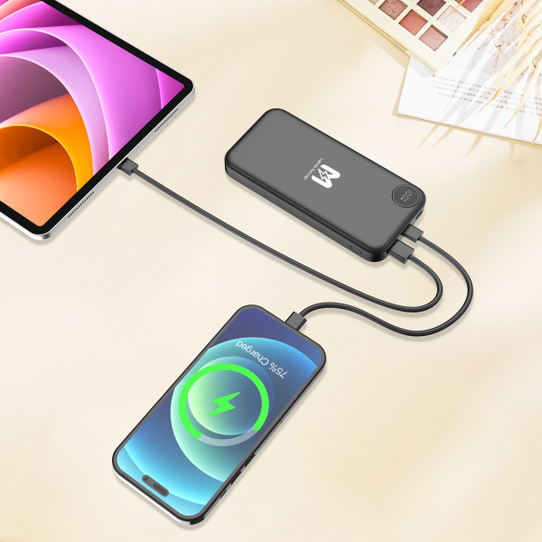 Зарядное устройство "Форт" 10000 mAh с подсветкой логотипа, встроенными кабелями и цифровым индикатором заряда