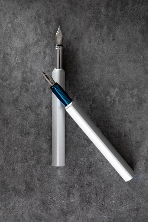 Перьевая ручка PININFARINA PF One SILVER /BLUE
