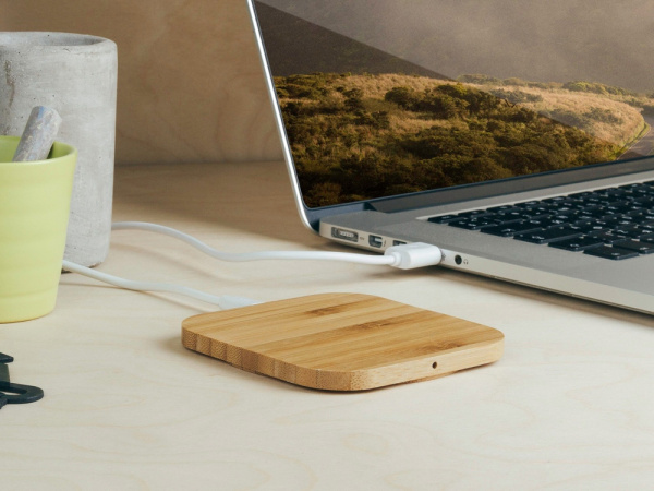 Беспроводное зарядное устройство NEO Q5 Quick, 10 Вт, дерево Беспроводное зарядное устройство NEO Q5 Quick, 10 Вт, дерево