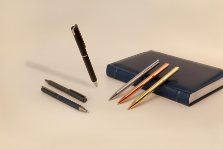 РУЧКА  "BERGAMO" ШАРИКОВАЯ АВТОМАТИЧЕСКАЯ, МЕТАЛЛИЧЕСКИЙ КОРПУС СЕРЕБРЯНЫЙ 0.7 ММ, СИНЯЯ