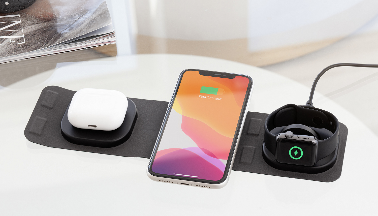 Складная беспроводная (15W) зарядная станция "Magic Case" с MagSafe для смартфона, часов и наушников Складная беспроводная (15W) зарядная станция "Magic Case" с MagSafe для смартфона, часов и наушников