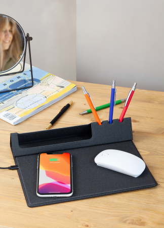 Настольная складная подставка "Cool Desk" с беспроводным (10W) зарядным устройством и ковриком для мыши Настольная складная подставка "Cool Desk" с беспроводным (10W) зарядным устройством и ковриком для мыши