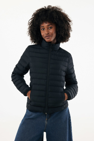 Женская стеганая куртка Iqoniq Maiko из переработанного полиэстера AWARE™