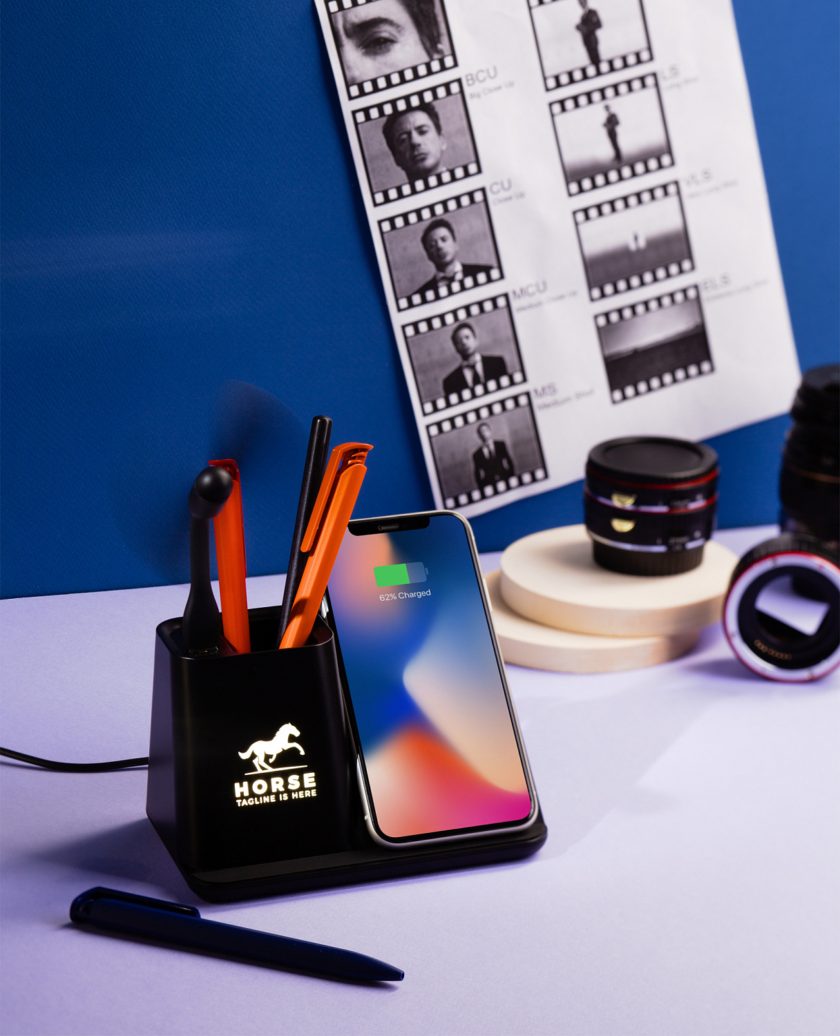 Карандашница "Black Star" с беспроводным (10W) зарядным устройством, вентилятором и лампой, с подсветкой логотипа Карандашница "Black Star" с беспроводным (10W) зарядным устройством, вентилятором и лампой, с подсветкой логотипа