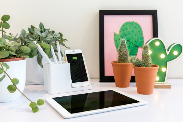 Док-станция Ontario для беспроводной зарядки с подставкой для ручек, 5W Док-станция Ontario для беспроводной зарядки с подставкой для ручек, 5W